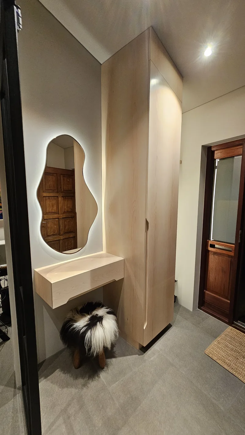 Entry hall unit with backlit mirror